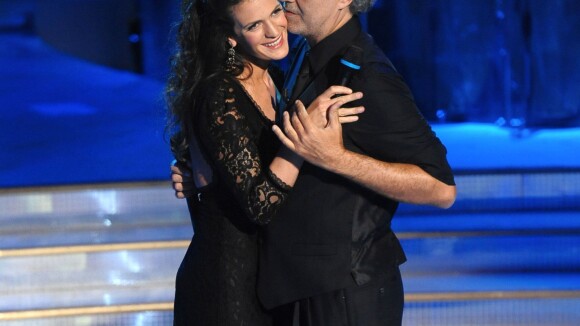 Andrea Bocelli : Avec sa fiancée Veronica pour une danse sensuelle à la télé