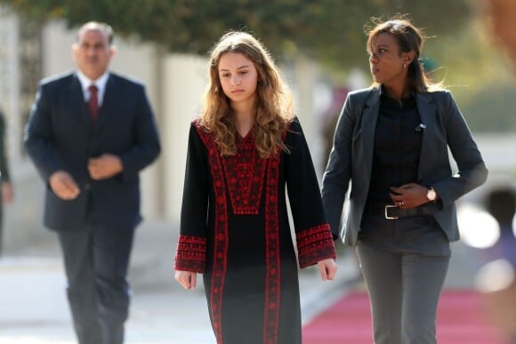 La princesse Iman, fille du roi Abdullah II et de la reine Rania de Jordanie lors de l'ouverture de la session ordinaire du 17e Parlement présidée par le souverain, à Amman, le 3 novembre 2013