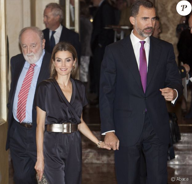Letizia et Felipe d'Espagne président la remise du prix de journalisme Francisco Cerecedo à l'hôtel Ritz. Madrid, le 6 novembre 2013.