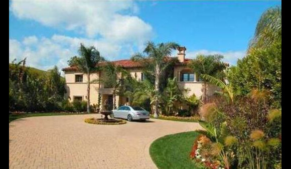 Khloe Kardashian a mis en vente la maison qu'elle partage avec son mari Lamar Odom, en Californie, pour 4 millions de dollars.