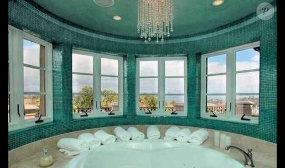 Khloe Kardashian a mis en vente la maison qu'elle partage avec son mari Lamar Odom, pour 4 millions de dollars.