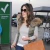 Exclusif - Liz Hurley arrivent à l'aéroport de Londres. Le 6 novembre 2013.