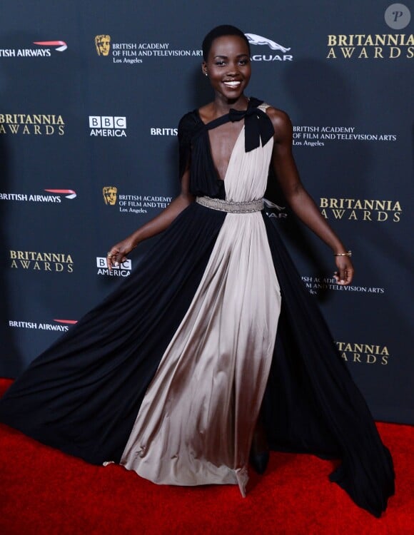 Lupita Nyong'o lors des BAFTA LA Britannia Awards au Beverly Hilton Hotel à Beverly Hills, Los Angeles, le 9 novembre 2013