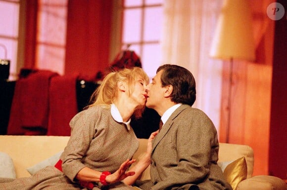 Marie-Anne Chazel et Christian Clavier sur scène dans "Même heure à l'année prochaine" le 17 février 2002.