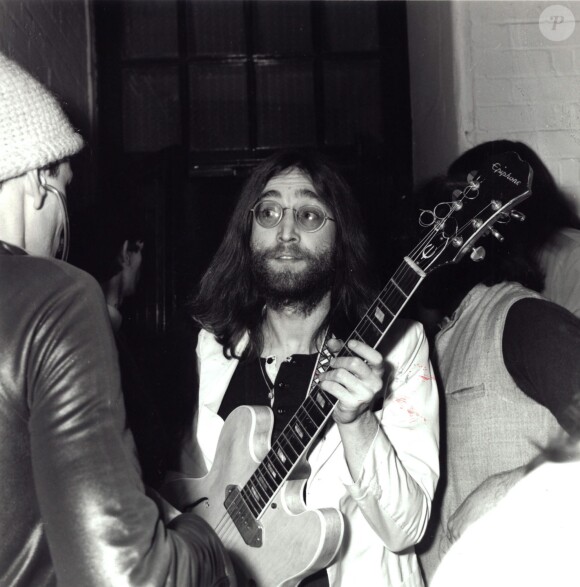 Des carnets de colle de John Lennon seront vendus aux enchères à partir du 22 novembre 2013.