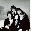 Paul McCartney, George Harrison, John Lennon et Ringo Star à Buckingham Palace en 1965.