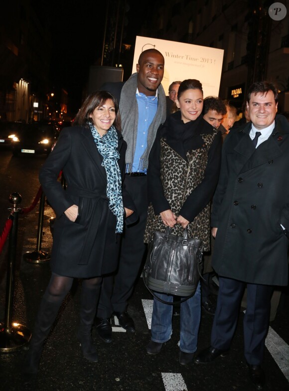Anne Hidalgo, Teddy Riner, Sandrine Quétier, et Benjamin Cymerman lors du lancement des illuminations du Faubourg Saint-Honoré à Paris, le 14 novembre 2013