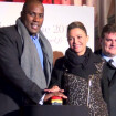 Teddy Riner : Père Noël avant l'heure au côté de Sandrine Quétier et Jenifer