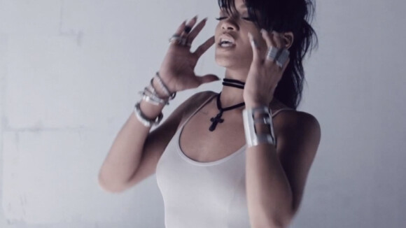 Rihanna, sensuelle dans ''What Now'' : Un clip et une virée coquine