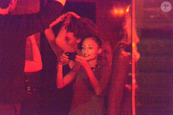 Exclusif - Nicole Richie est venue fêter l'anniversaire d'une amie à Paris. Après un dîner à la Maison de la Truffe, la troupe est allée s'amuser au club Titty Twister. Plus tôt dans la journee, Nicole Richie s'était rendue à Versailles pour visiter le célèbre château. Le 15 novembre 2013.