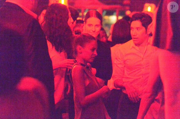 Exclusif - Nicole Richie est venue fêter l'anniversaire d'une amie à Paris. Après un dîner à la Maison de la Truffe, la troupe est allée s'amuser au club Titty Twister. Plus tôt dans la journee, Nicole Richie s'était rendue à Versailles pour visiter le célèbre château. Le 15 novembre 2013.