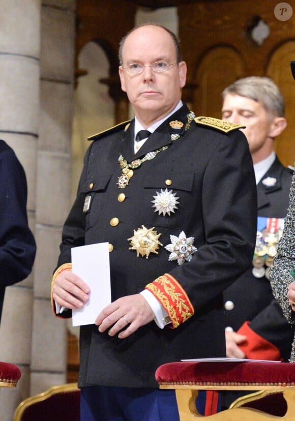 Le prince Albert II de Monaco lors de la célébration de la Messe d'action de grâce et du Te Deum à la Cathédrale de Monaco à l'occasion de la fête nationale, le 19 novembre 2013
