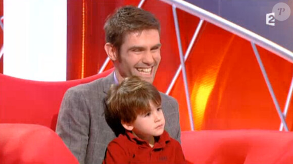 Julien et son fils Arthur, dans Tout le monde veut prendre sa place, le mardi 19 novembre 2013.