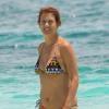Exclusif - Kate Walsh passe ses vacances avec son compagnon Chris Case et les enfants de celui-ci, à Cancún au Mexique, le 31 août 2013