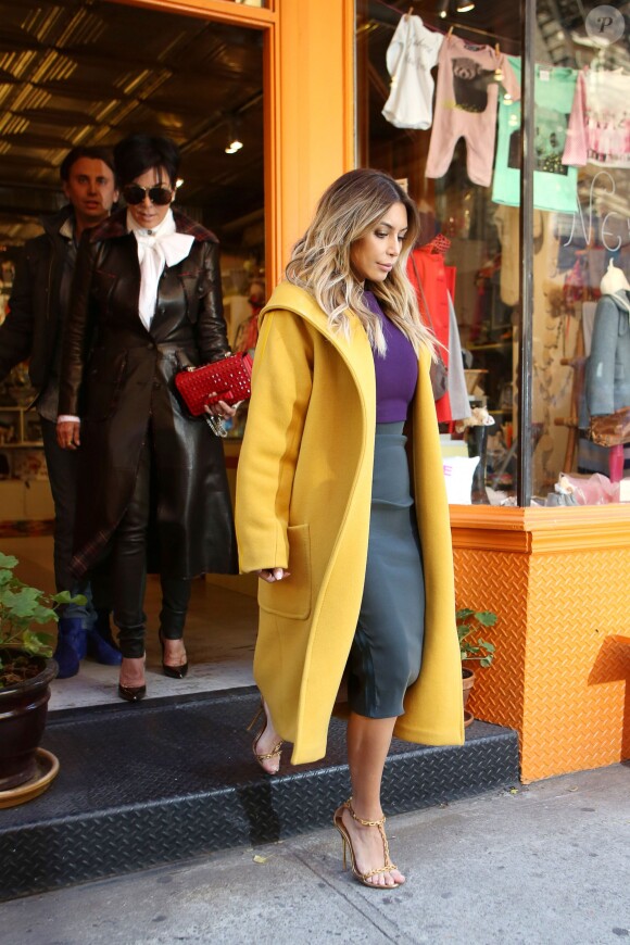 Kim Kardashian, Kris Jenner et Jonathan Cheban en pleine séance shopping dans le quartier de SoHo. New York, le 20 novembre 2013.