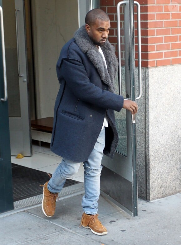 Kanye West quitte son appartement à SoHo. New York, le 20 novembre 2013.