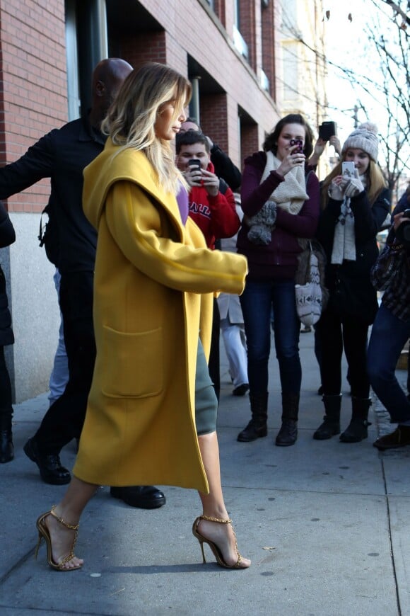 Kim Kardashian quitte l'appartement de Kanye West à New York, le 20 novembre 2013.