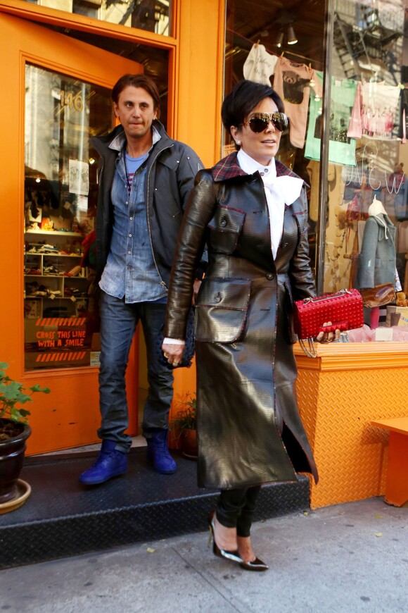 Kris Jenner et Jonathan Cheban accompagnent Kim Kardashian dans son épopée shopping à SoHo. New York, le 20 novembre 2013.