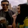 Le magicien David Blaine mange le verre de Katy Perry et sort un petit crocodile du sac de la chanteuse (signé Valentino). Extrait de l'émission David Blaine : Real or Magic ? diffusée sur ABC, le 19 novembre.