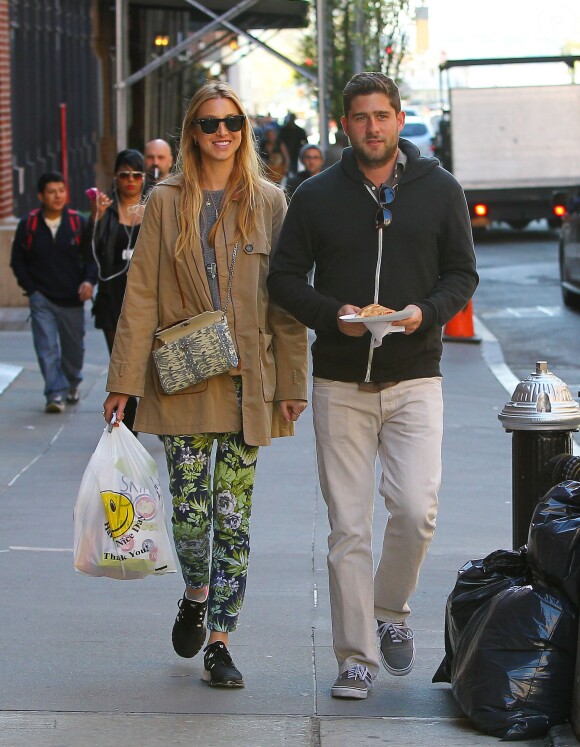 Whitney Port et son petit ami Tim Rosenman se promènent à New York, le 3 mai 2013.