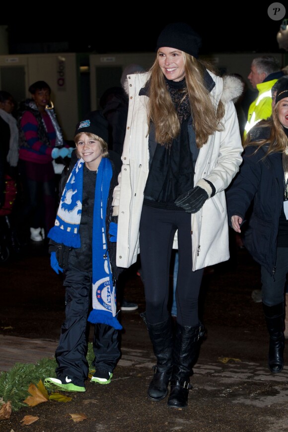 Elle Macpherson lors du soir d'ouverture du Winter Wonderland à Hyde Park. Londres, le 21 novembre 2013.