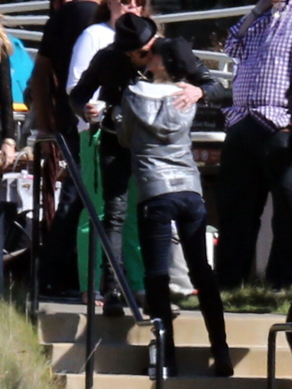 Exclusif - Justin Theroux embrasse une mystérieuse inconnue lors de l'anniversaire de Susan Downey à San Francisco, le 10 novembre 2013.