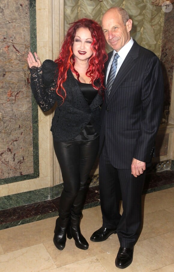 Cyndi Lauper et Jonathan Tisch au 27e Power lunch for Women à l'hôtel Plaza de New York le 22 novembre 2013