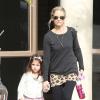 La jolie Sarah Michelle Gellar accompagne sa fille Charlotte à son cours de danse à Los Angeles, le 23 novembre 2013