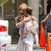 Exclusif - Sarah Michelle Gellar et sa fille Charlotte Prinze dans les rues de Los Angeles, le 15 juin 2013.