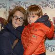 Sonia Dubois et son fils Hippolyte à la representation exceptionnelle de la comédie musicale "Le bossu de Notre-Dame" au théâtre Antoine à Paris le 24 novembre 2013.