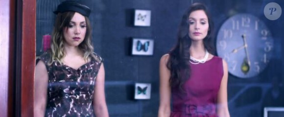 Leslie et Pauline partagent un duo sur la reprise du tube La vie par procuration.