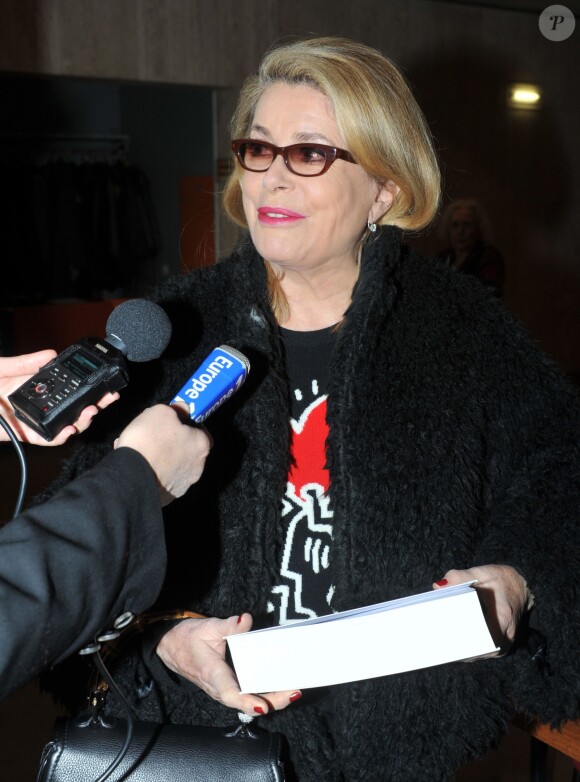 Catherine Deneuve lors de la présentation du Dictionnaire universel des créatrices au siège de l'Unesco à Paris, le 22 novembre 2013