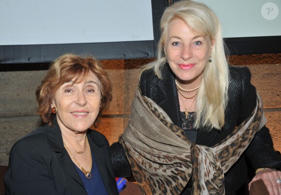 Edith Cresson et Nicole Ameline lors de la présentation du Dictionnaire universel des créatrices au siège de l'Unesco à Paris, le 22 novembre 2013