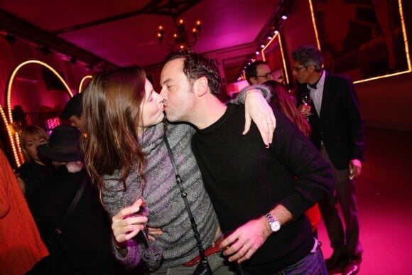 Justine Lévy et Patrick Mille s'embrassent à la remise des Prix Fooding 2014 au Cirque d'Hiver à Paris, le 25 novembre 213.