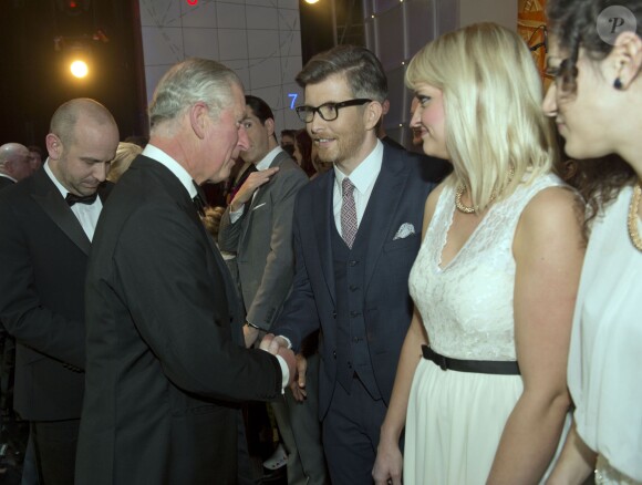 Le prince Charles saluant Gareth Malone lors de la Royal Variety Performance du 25 novembre 2013 au Palladium, à Londres.