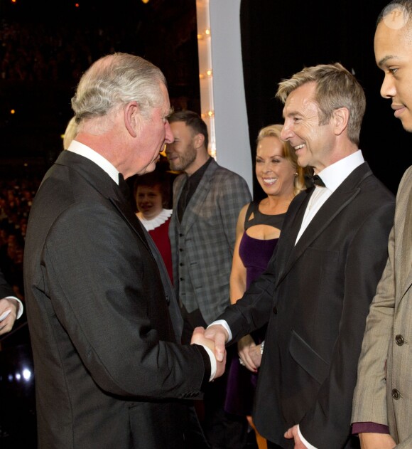 Le prince Charles avec Jane Torvill et Christopher Dean lors de la Royal Variety Performance du 25 novembre 2013 au Palladium, à Londres.