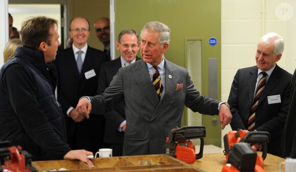 Le prince Charles visite le centre rural de l'innovation de l'université royale d'agriculture dans le Gloucestershire le 25 novembre 2013