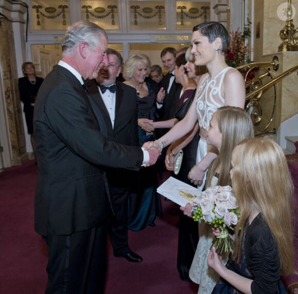 Le prince Charles a semblé charmé par Jessie J, et réciproquement, lors de la Royal Variety Performance du 25 novembre 2013 au Palladium, à Londres.