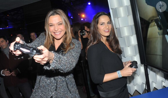 Sandrine Quetier et Elisa Tovati ont participé à la soirée de lancement de la console Playstation 4 Sony au centre culturel alternatif Electric à Paris le 28 novembre