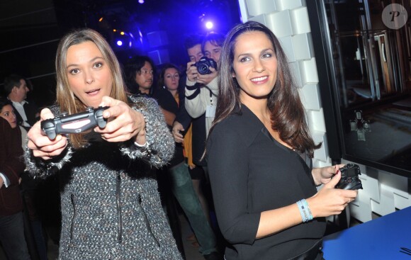 Sandrine Quetier et Elisa Tovati ont participé à la soirée de lancement de la console Playstation 4 Sony au centre culturel alternatif Electric à Paris le 28 novembre