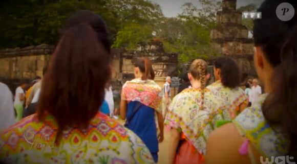 Les belles prétendantes à la couronne de Miss France 2014 visitent un temple au Sri Lanka.