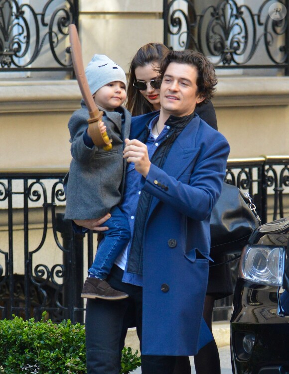 Miranda Kerr et Orlando Bloom avec leur fils Flynn à New York, le 30 novembre 2013.
