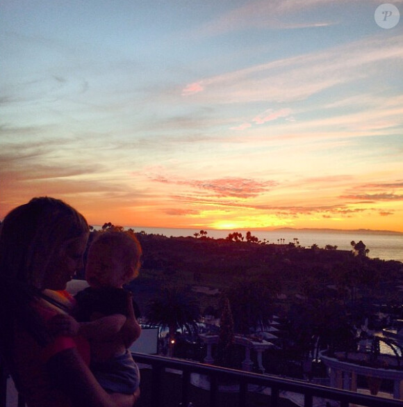 Tori Spelling a posté une photo de ses enfants sur son compte Twitter alors que la petite famille séjournait dans une résidence de luxe en Californie.