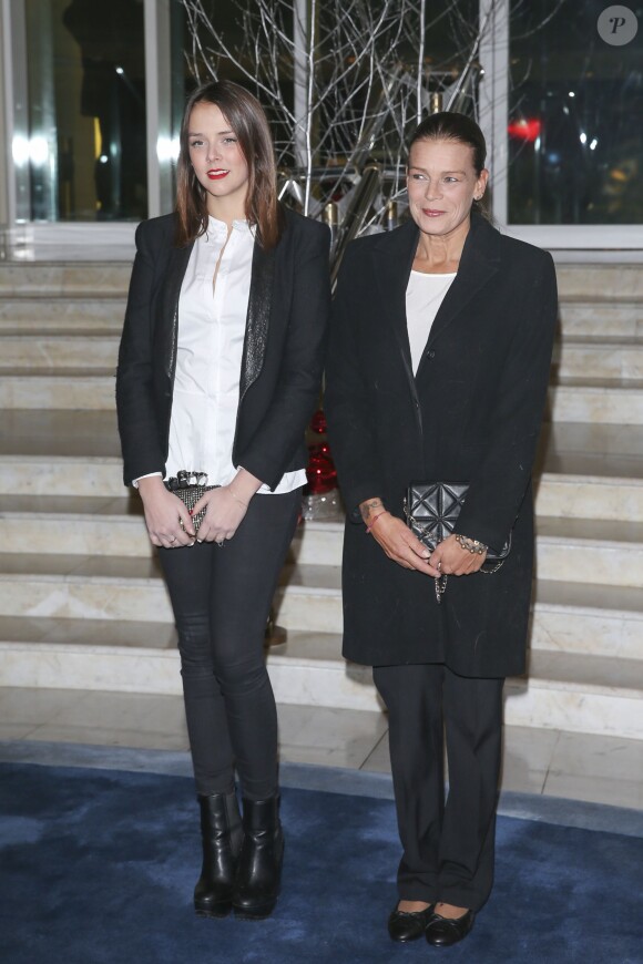 La princesse Stéphanie de Monaco, présidente de Fight Aids Monaco, présidait avec sa fille Pauline Ducruet le gala et la vente aux enchères au profit de l'association de lutte contre le sida, le 1er décembre 2013 au Méridien de Monte-Carlo.