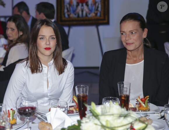 La princesse Stéphanie de Monaco, présidente de Fight Aids Monaco, présidait avec sa fille Pauline Ducruet le gala et la vente aux enchères au profit de l'association de lutte contre le sida, le 1er décembre 2013 au Méridien de Monte-Carlo.