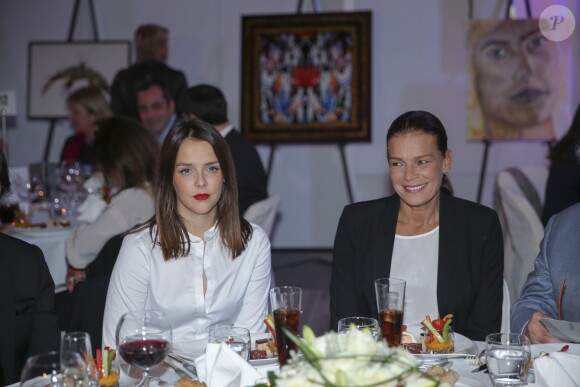 La princesse Stéphanie de Monaco, présidente de Fight Aids Monaco, présidait avec sa fille Pauline Ducruet le gala et la vente aux enchères au profit de l'association de lutte contre le sida, le 1er décembre 2013 au Méridien de Monte-Carlo.