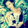 Kate Moss pose avec le magazine Playboy. Photo Instagram et Twitter de Mert Alas