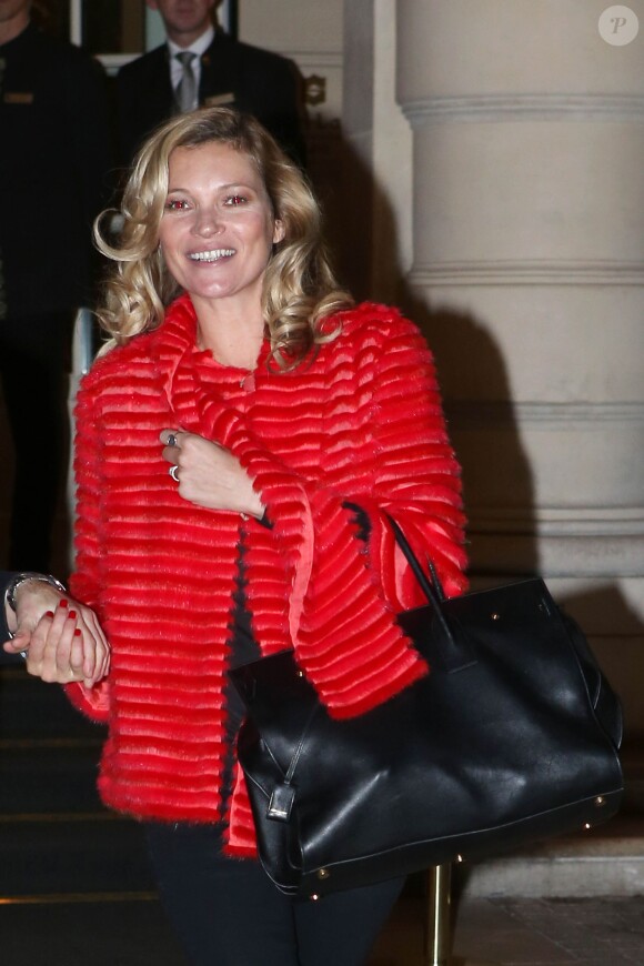 Exclusif - Kate Moss quitte l'hotel Shangri-La après un shooting avec Catherine Deneuve à Paris le 4 novembre 2013.