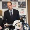 Le prince William visite le salon de moto "Motorcycle Live" à Birmingham le 30 novembre 2013. Possesseur d'une Ducati 1199, le duc de Cambridge a pu essayer les dernières grosses cylindrées, et a reçu en cadeau une mini-bike pour son fils le prince George !