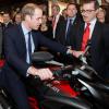 Le prince William visite le salon de moto "Motorcycle Live" à Birmingham le 30 novembre 2013. Possesseur d'une Ducati 1199, le duc de Cambridge a pu essayer les dernières grosses cylindrées, et a reçu en cadeau une mini-bike pour son fils le prince George !